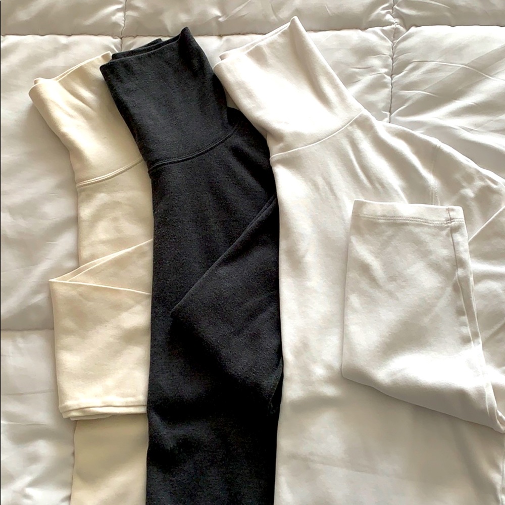 Cute turtleneck  / sweater 3 pack!!